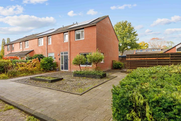 Photo 8 of Van Ewsumstraat 8