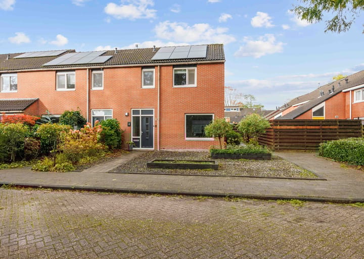 Photo 9 of Van Ewsumstraat 8