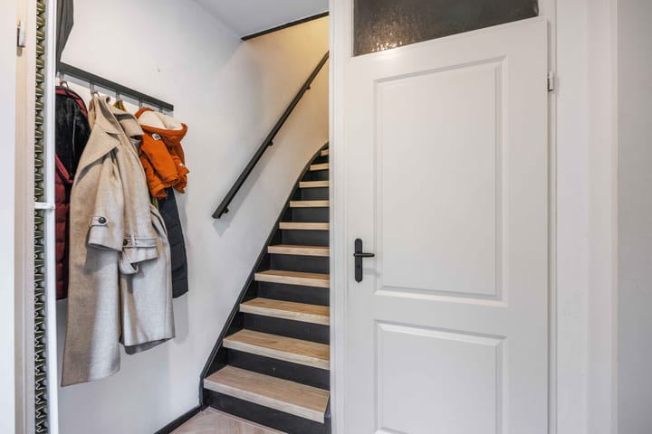 Photo 10 of Van Ewsumstraat 8