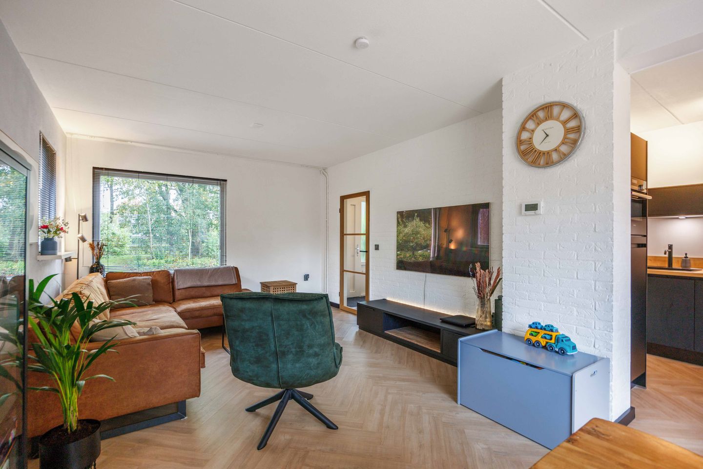 Photo 25 of Van Ewsumstraat 8