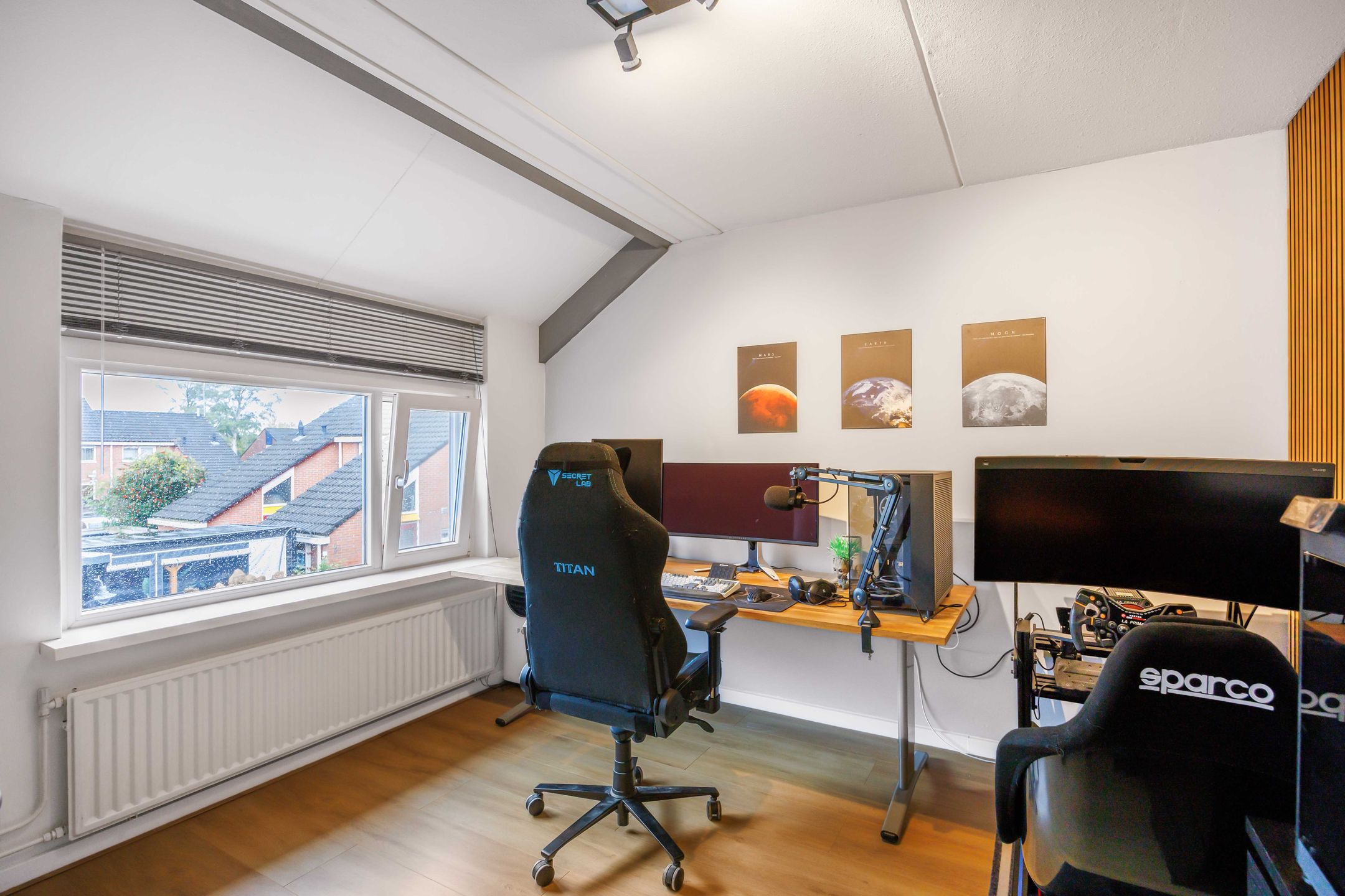 Photo 33 of Van Ewsumstraat 8