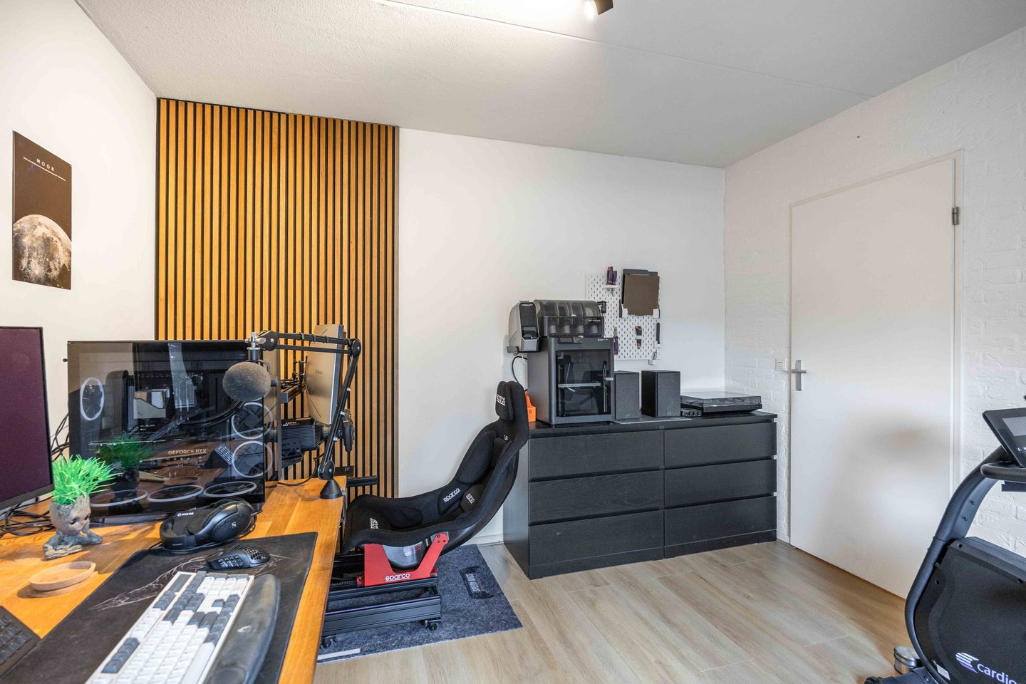 Photo 34 of Van Ewsumstraat 8