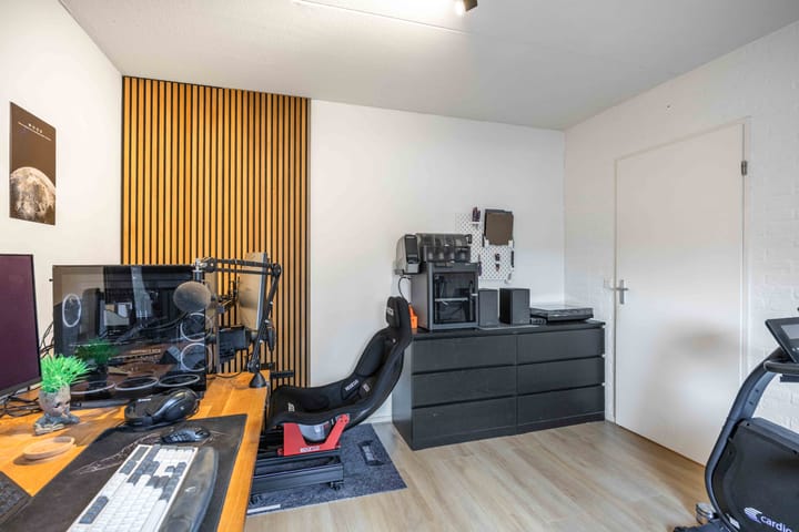 Photo 34 of Van Ewsumstraat 8