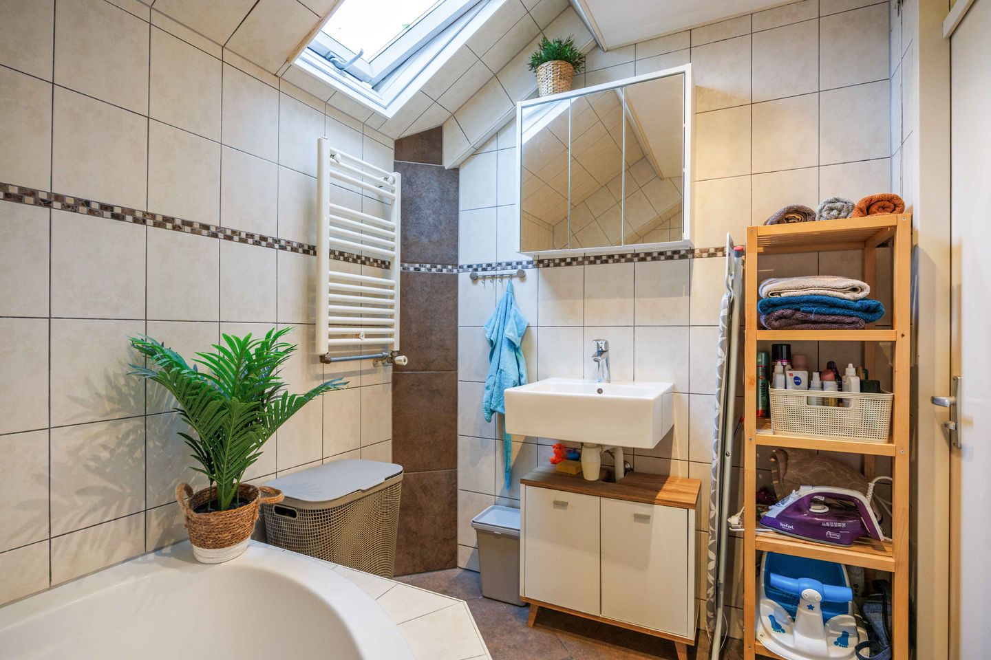 Photo 35 of Van Ewsumstraat 8