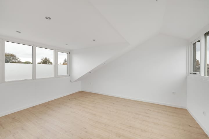 Photo 4 of Mr G Groen van Prinstererlaan 1