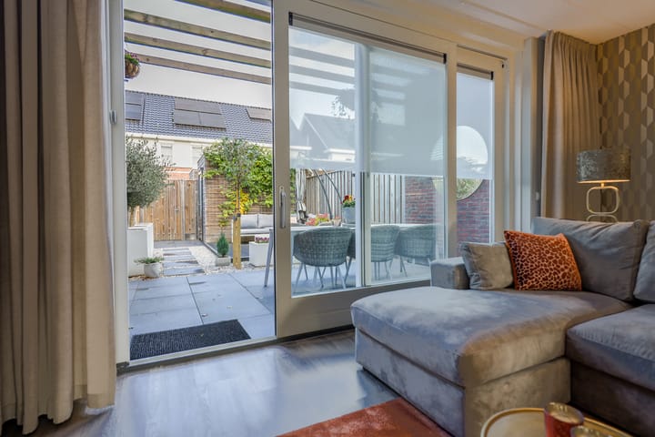 Photo 6 of Oeverwal 28