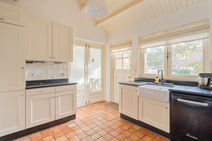 Photo 9 of Oosterparkstraat 38