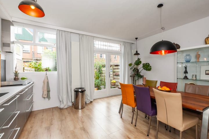 Photo 10 of Diepenbrockstraat 77