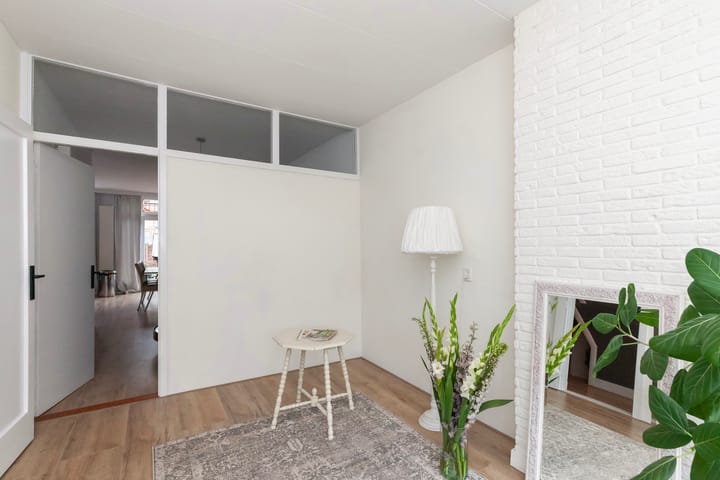 Photo 19 of Diepenbrockstraat 77