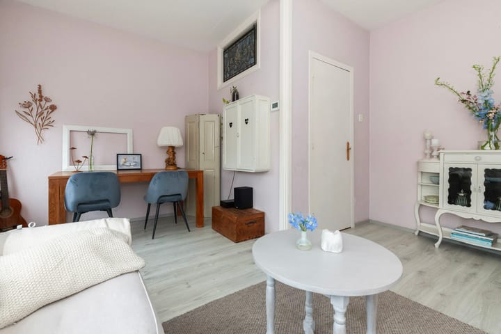 Photo 25 of Diepenbrockstraat 77