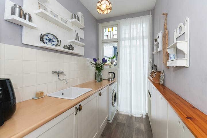 Photo 27 of Diepenbrockstraat 77