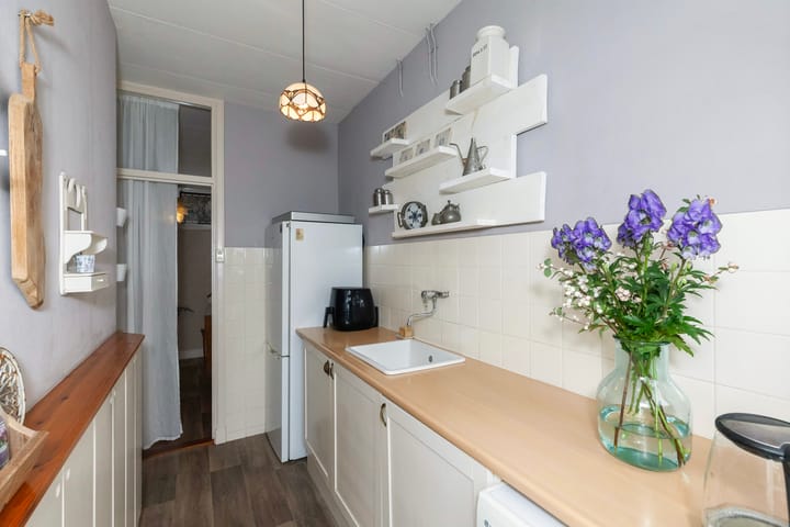 Photo 28 of Diepenbrockstraat 77