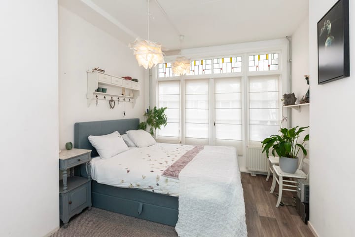 Photo 32 of Diepenbrockstraat 77