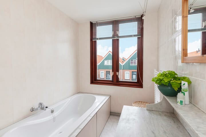 Photo 36 of Diepenbrockstraat 77