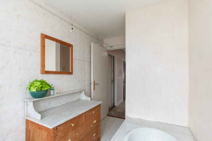 Photo 38 of Diepenbrockstraat 77