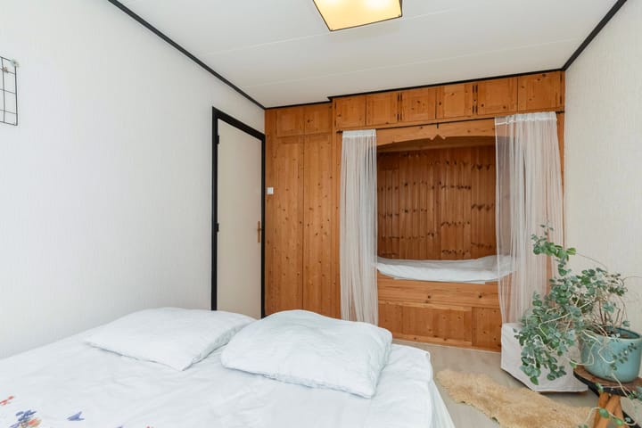 Photo 39 of Diepenbrockstraat 77