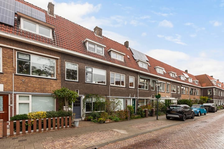 Photo 44 of Diepenbrockstraat 77