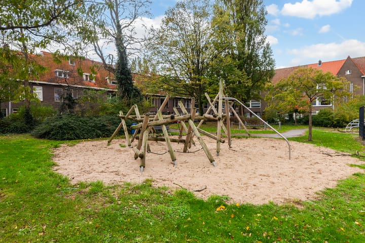 Photo 47 of Diepenbrockstraat 77