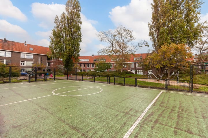 Photo 48 of Diepenbrockstraat 77