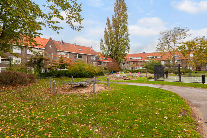 Photo 49 of Diepenbrockstraat 77