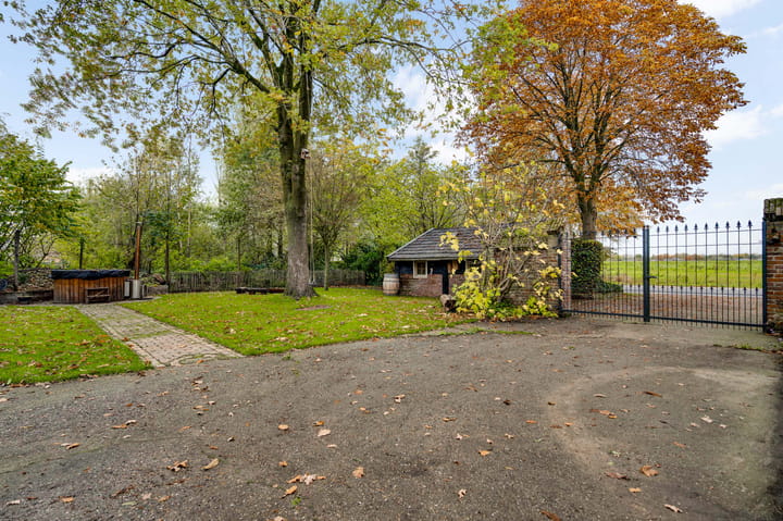 Photo 58 of Steeg 19