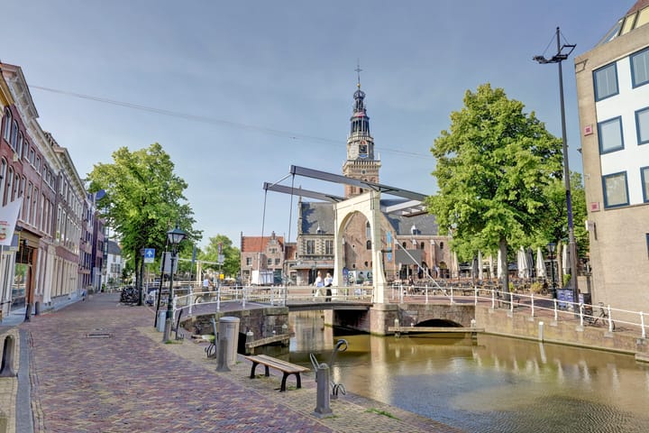 Foto 28 van Dijk 5-B