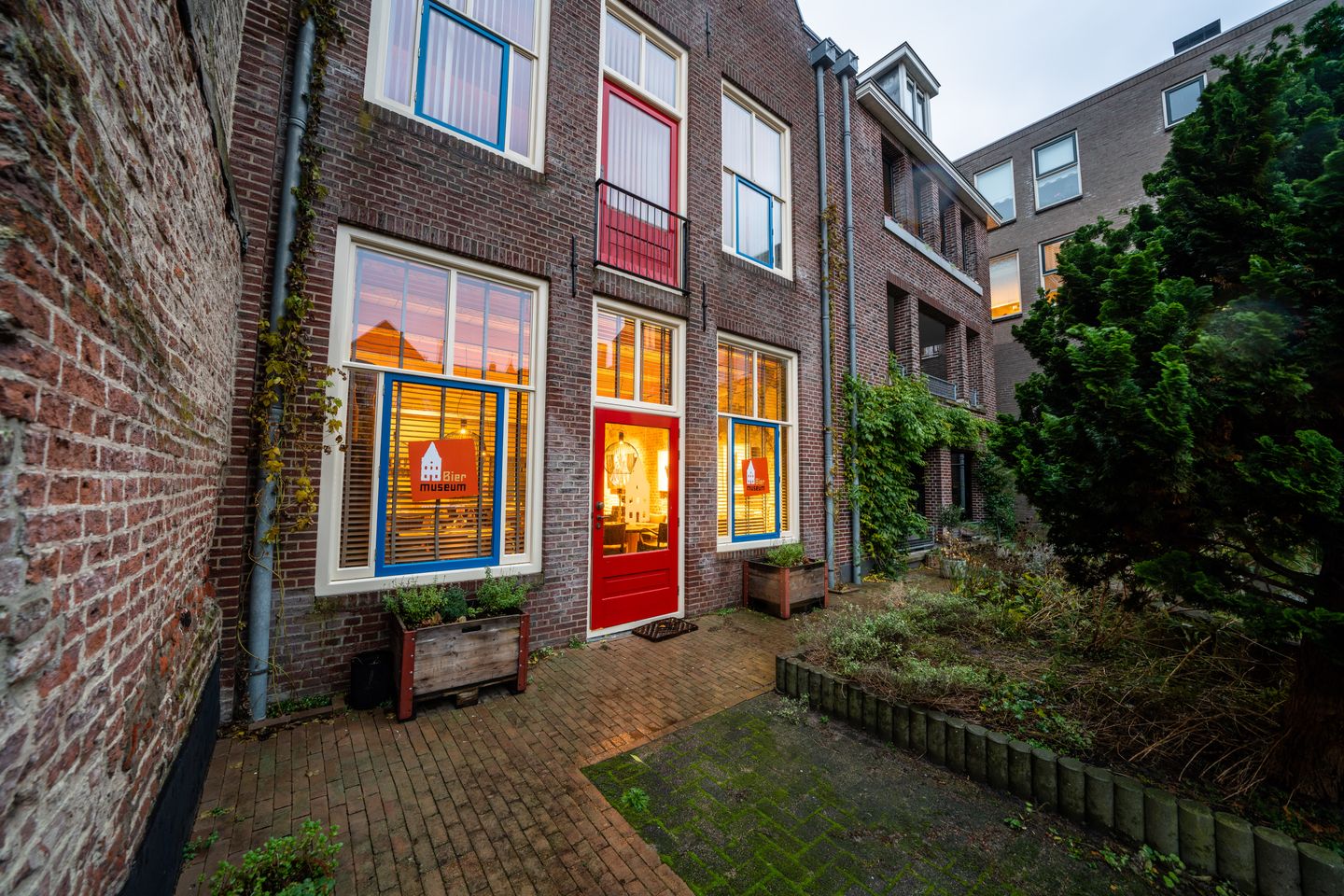 Bekijk foto 1 van Voorstraat 20