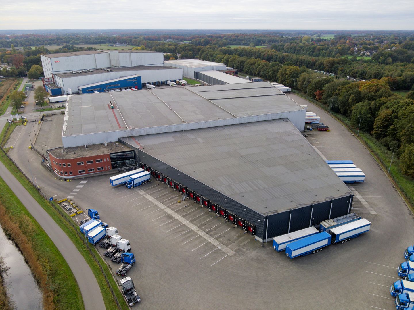 Bekijk foto 1 van Marga Klompéweg 11