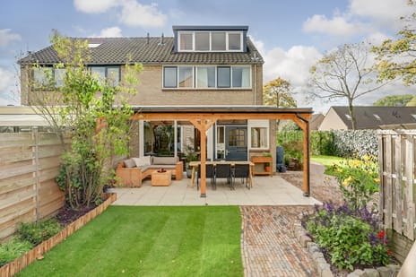 Laan 1945 1 secondary image