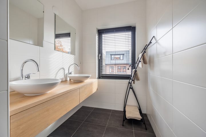 Photo 22 of Valkenierslaan 197-A