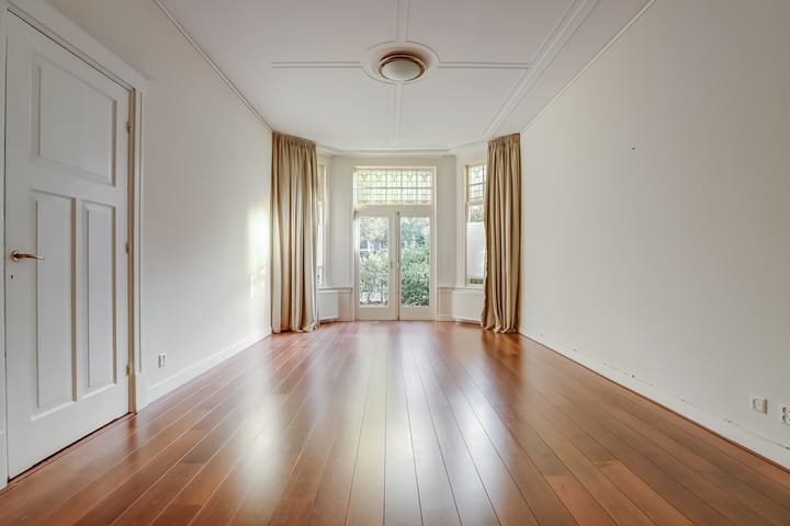 Photo 2 of Van Beverningkstraat 151