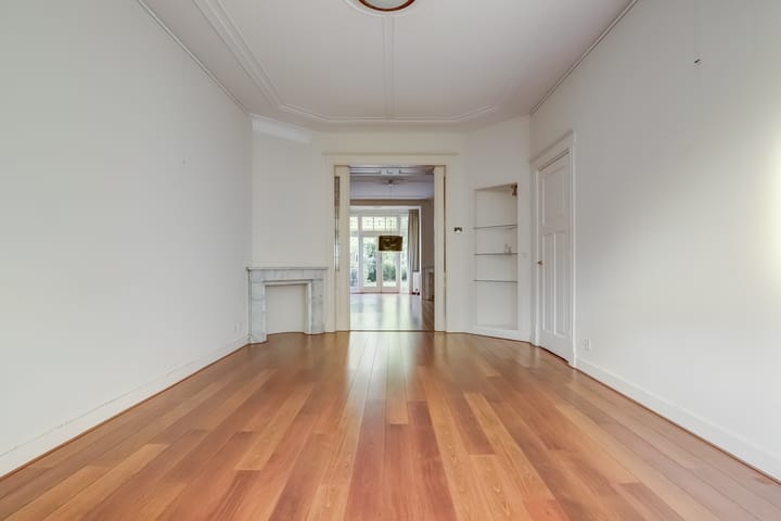 Photo 5 of Van Beverningkstraat 151