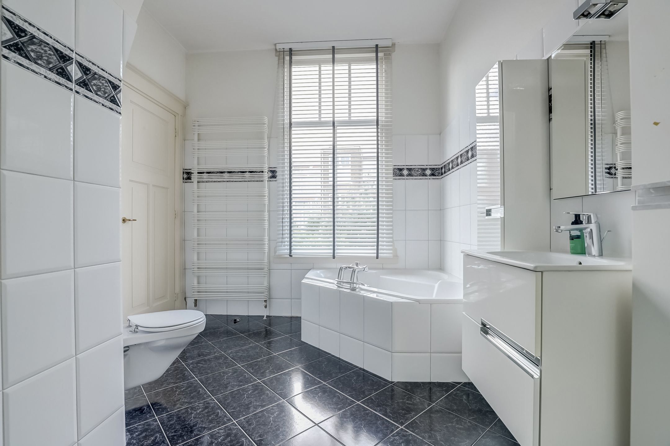 Foto 18 van Van Beverningkstraat 151