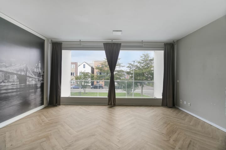 Photo 2 of Marsstraat 28