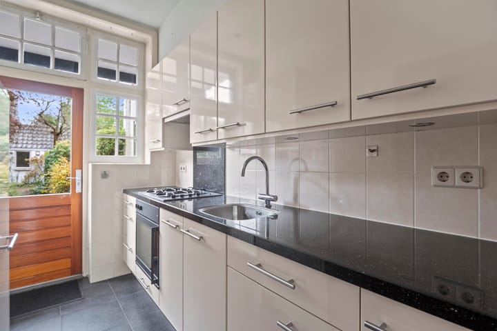 Photo 9 of Marggraffstraat 37