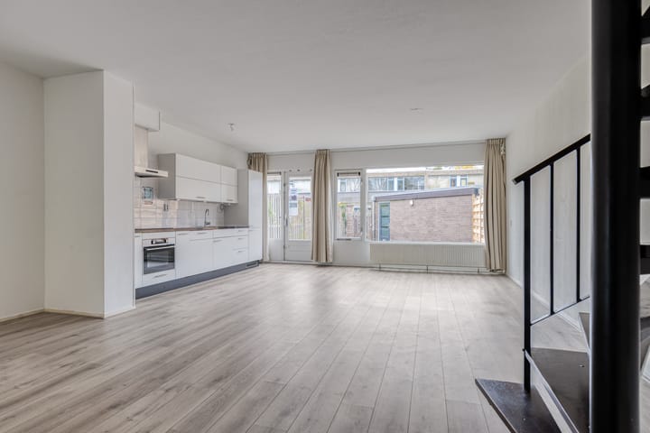 Photo 11 of Klaproos 24