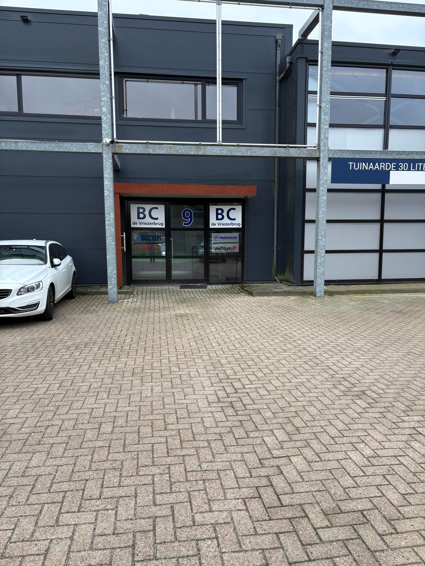 Bekijk foto 2 van Onlandweg 9