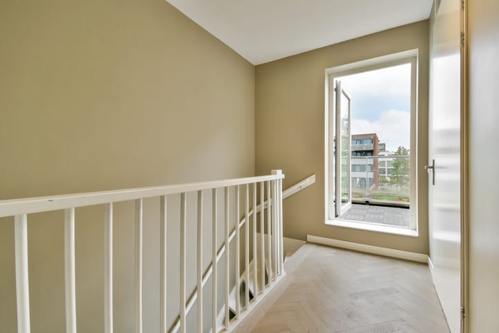 Photo 13 of Bart Poesiatstraat 43