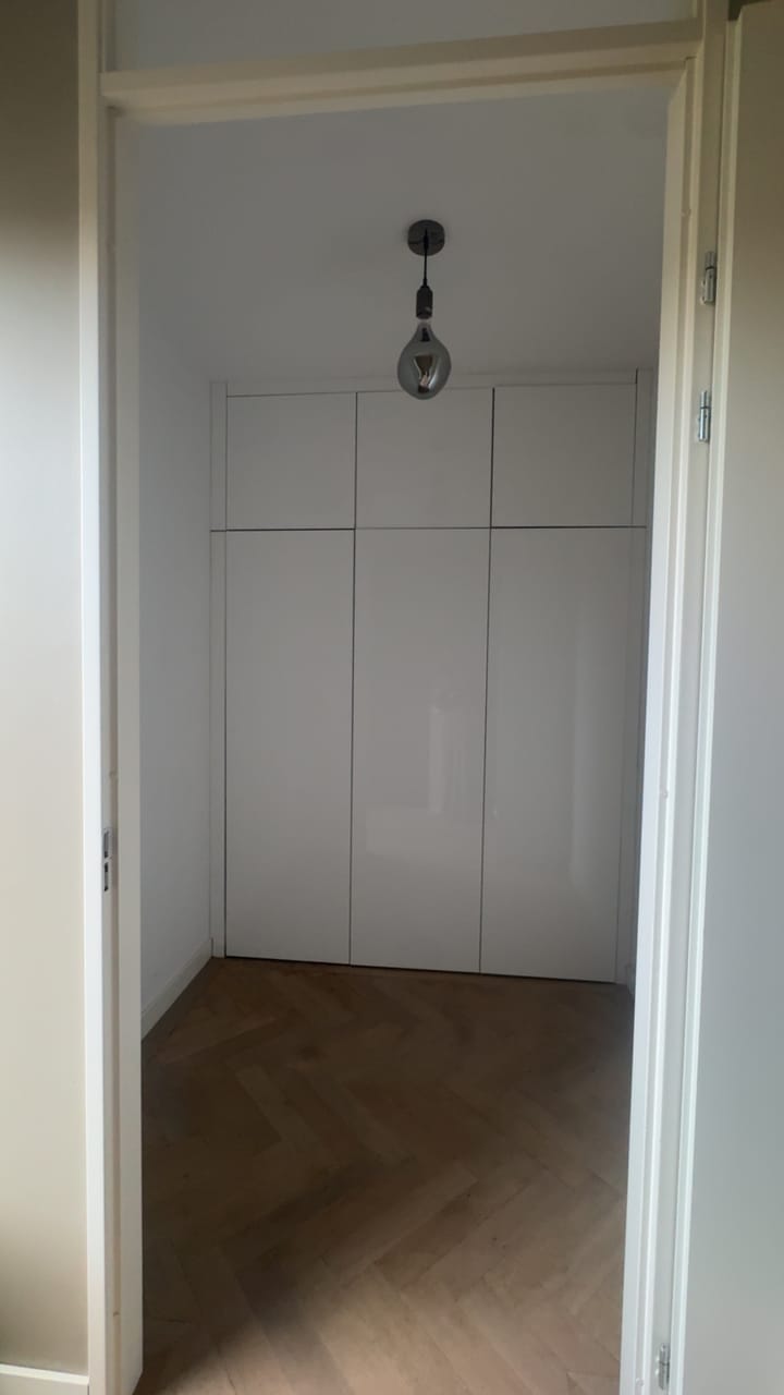 Photo 14 of Bart Poesiatstraat 43