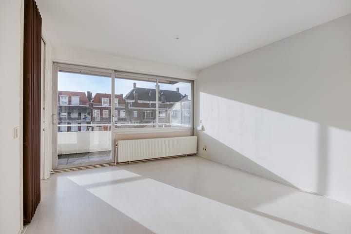 Photo 9 of Ir J.P. van Muijlwijkstraat 216