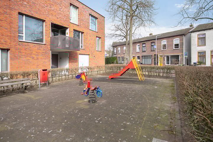 Photo 35 of Buys Ballotstraat 1