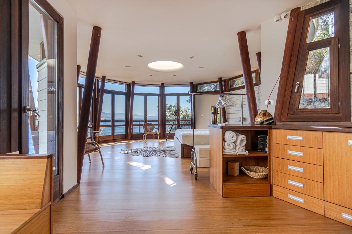Foto 44 van Luxe villa met zeezicht
