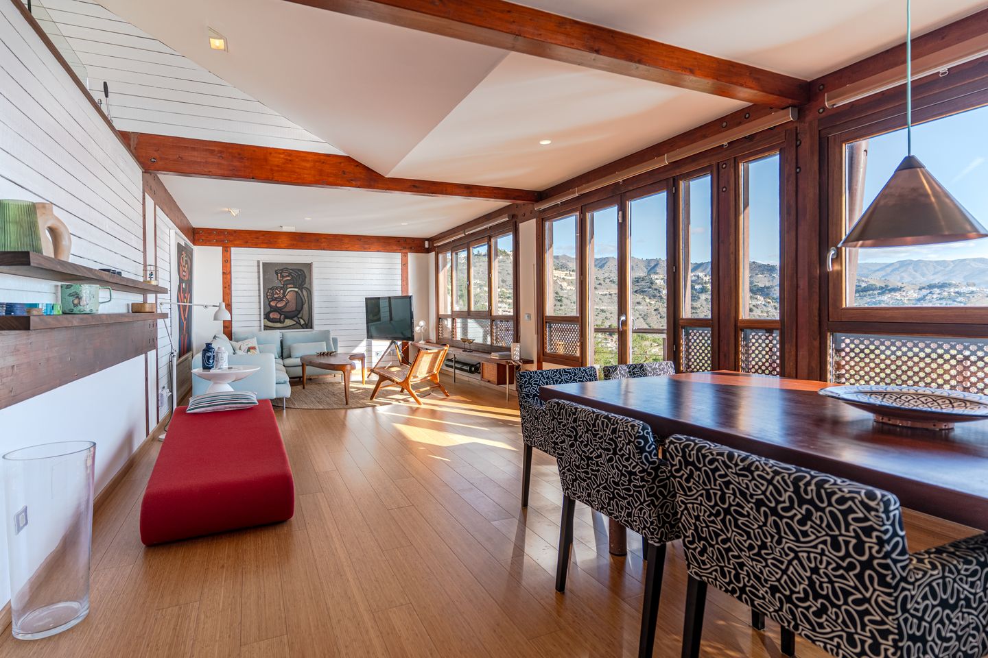 Foto 49 van Luxe villa met zeezicht