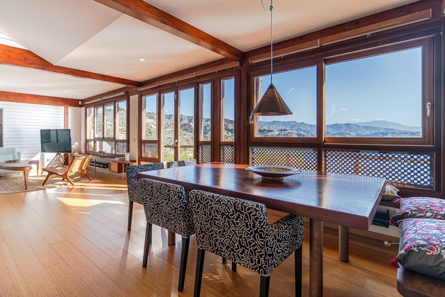 Foto 50 van Luxe villa met zeezicht