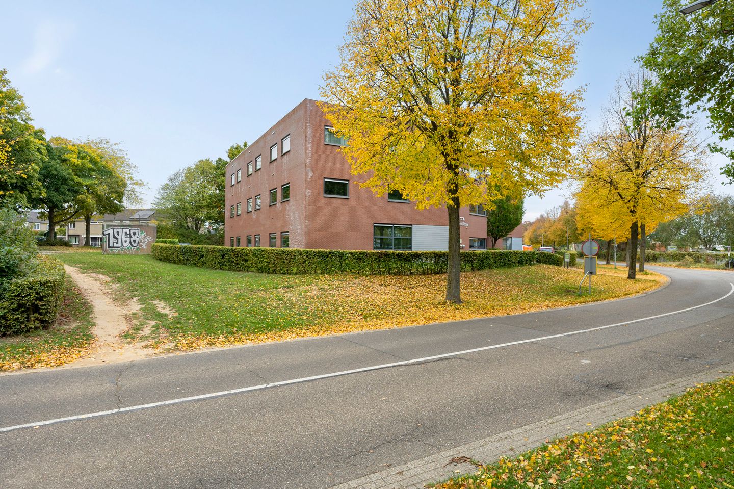 View photo 2 of Geerweg 11