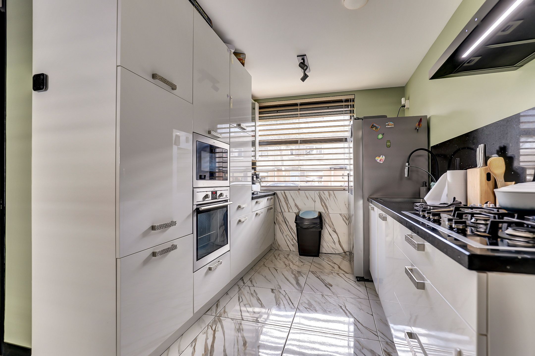 Photo 3 of Zilverschoon 76