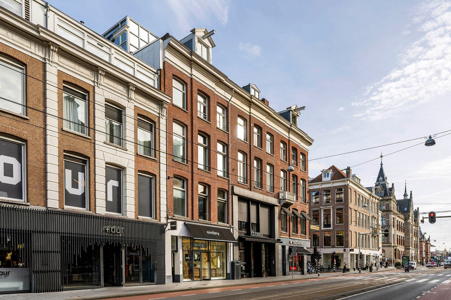 View photo 1 of Van Baerlestraat 13-E