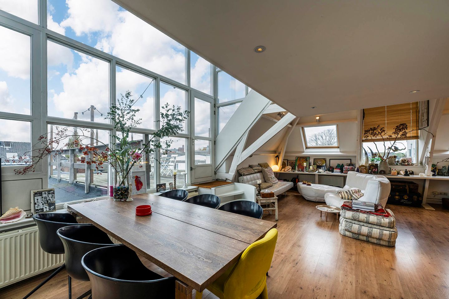 View photo 2 of Van Baerlestraat 13-E