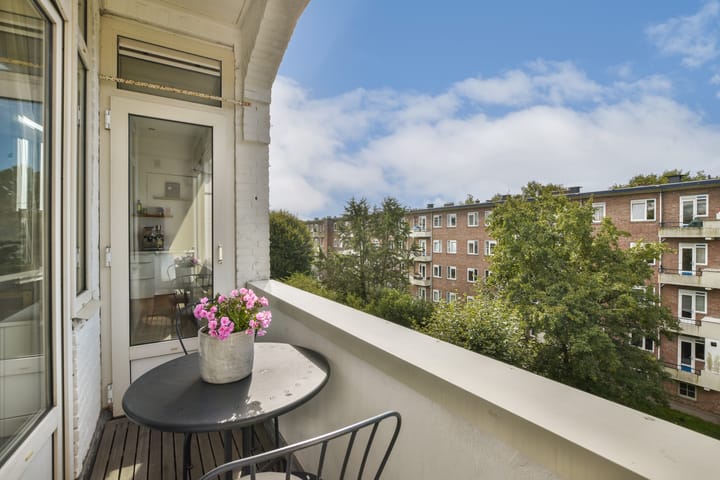 Photo 4 of Admiraal De Ruijterweg 455-3