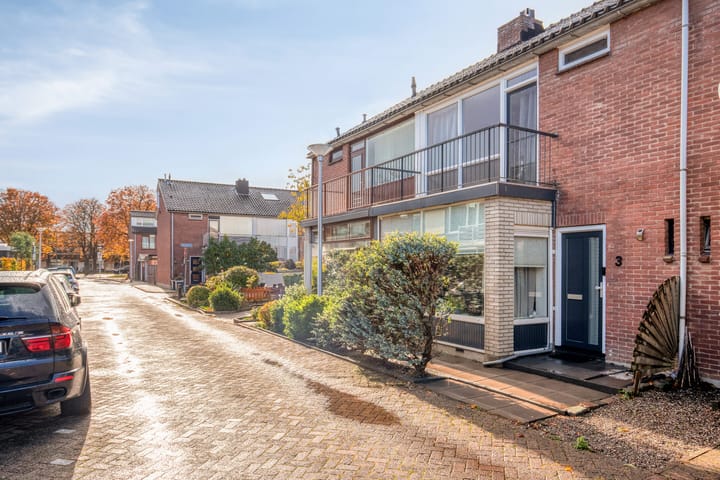 Foto 3 van Warmoeziershof 3